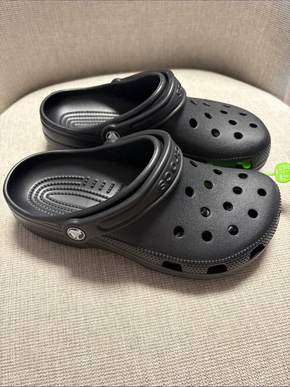 CROCS Classic Clog Sandals in Black M 5/W 7 - Picture 5 of 6
